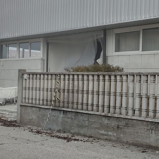 Mede: assalto allo stabilimento Loro Piana, i banditi sequestrano il vigilantes e poi fuggono con il bottino