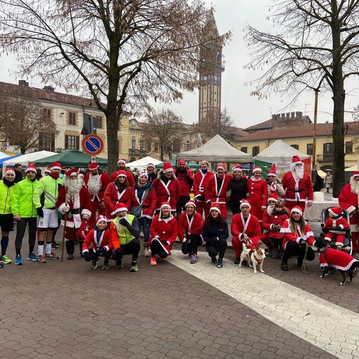 - FOTONOTIZIA - Mede: la tradizionale corsa dei Babbi Natale