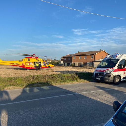 Valle: dimentica le chiavi e prova ad entrare in casa con una scala. 71enne cade e viene soccorso in elicottero