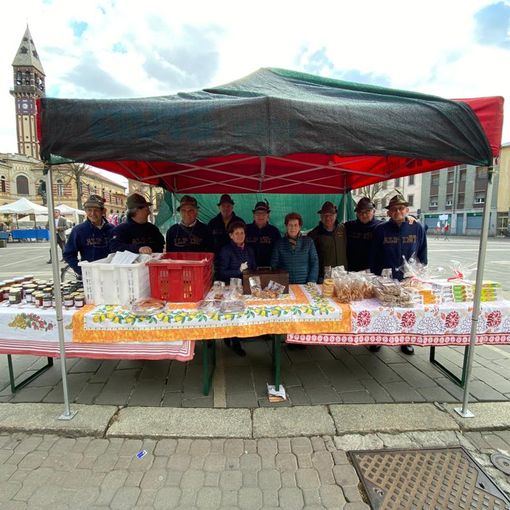 Mede: grande successo in piazza della Repubblica per il &quot;Pane Alpino&quot;