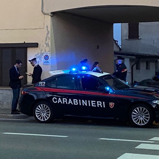 I Carabinieri in via Piave a Scaldasole sul luogo dell'omicidio