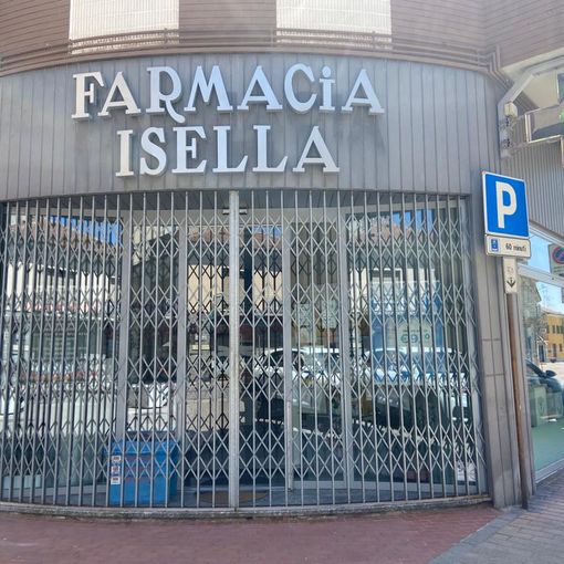 Mede: spaccata in farmacia, ladri via con i contanti dal registratore di cassa