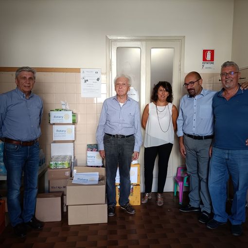 Tromello: consegnate 60 borse alimentari dal Rotary Club Lomellina