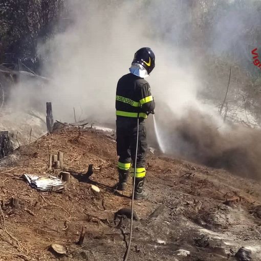 Vigevano: incendio nelle casotte di Strada San Marco, danni ingenti