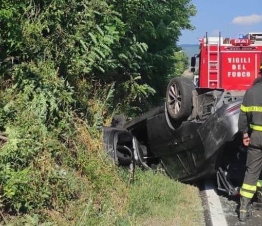 Oltrepò: si ribalta con l'auto sulla statale 461, ferito un 68enne