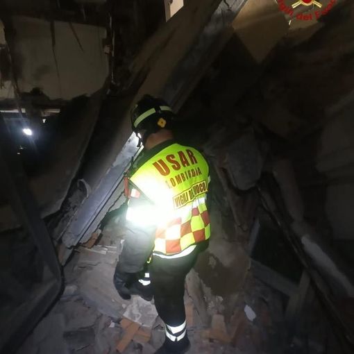 Milano, crolla una palazzina in ristrutturazione, in soccorso anche i Vigili del fuoco di Pavia