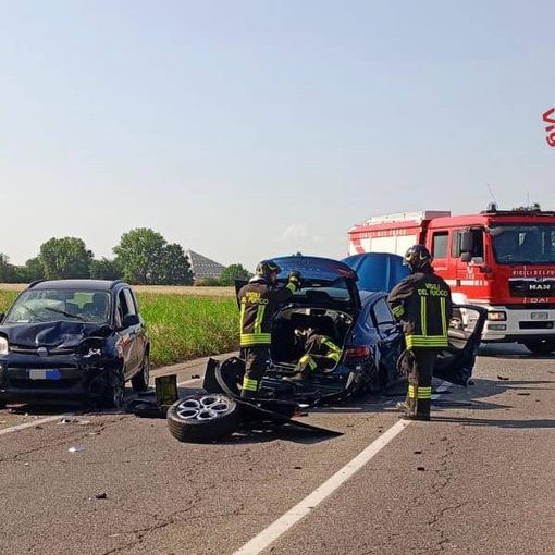 Pavia: schianto tra auto e furgoncino sulla tangenziale Est, 10 feriti, tra cui 4 bambini. Chiuso il tratto tra viale Lodi e viale Cremona