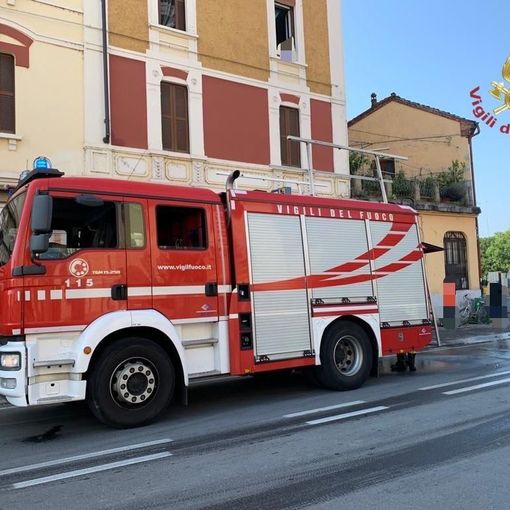 Pavia: bici elettrica divorata dalle fiamme in viale Indipendenza