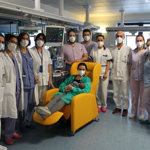 L’Associazione aiutami a Crescere dona sei poltrone a Neonatologia e Terapia Intensiva Neonatale del San Matteo
