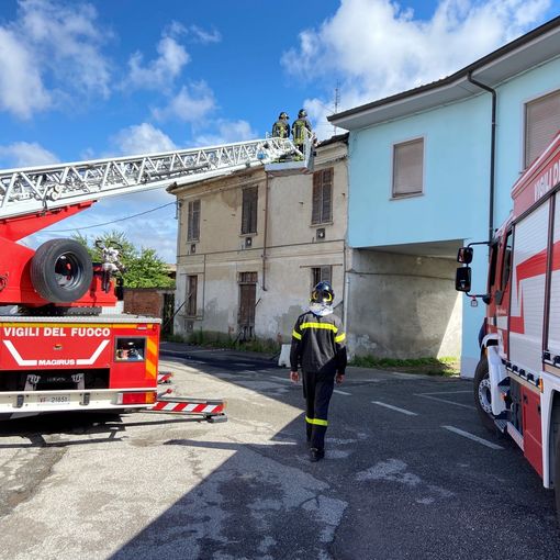 Ottobiano: si staccano calcinacci da un edificio pericolante, intervengono i Vigili del fuoco