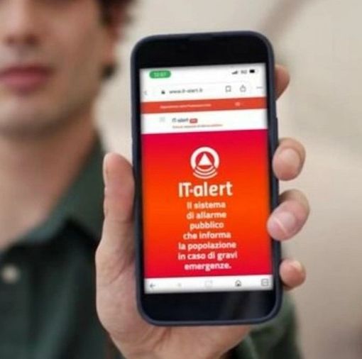Ore 12, suonano i cellulari: effettuato il test IT-Alert in Lombardia