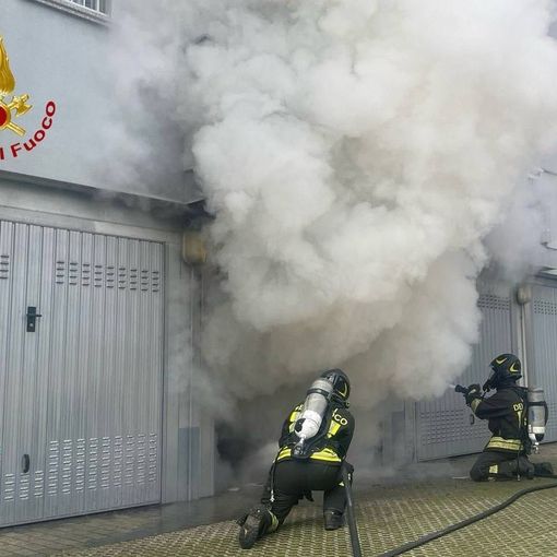 Incendio in un garage a Trecate