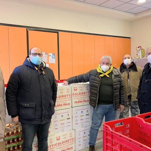 Solidarietà, Coldiretti Pavia distribuisce 3000 kg di cibo in pacchi alimentari per le famiglie bisognose