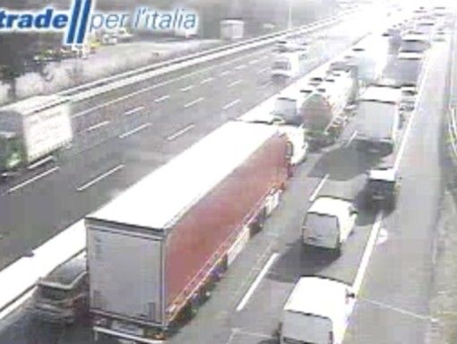 Incidente sull'Autostrada dei Laghi alla Barriera di Milano Nord: soccorsa una persona. Code da Lainate