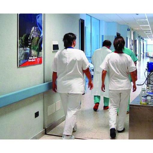 «Negli ospedali svizzeri e ticinesi si cercano infermieri italiani a 3500 euro al mese»