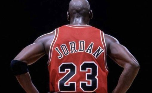 Curiosità. Un paio di Air Jordan acquistate all’asta negli USA dalla società Bolaffi per 38 mila dollari