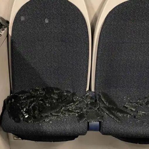 Vandali alla stazione di Corbetta distruggono i treni, disagi enormi per i pendolari