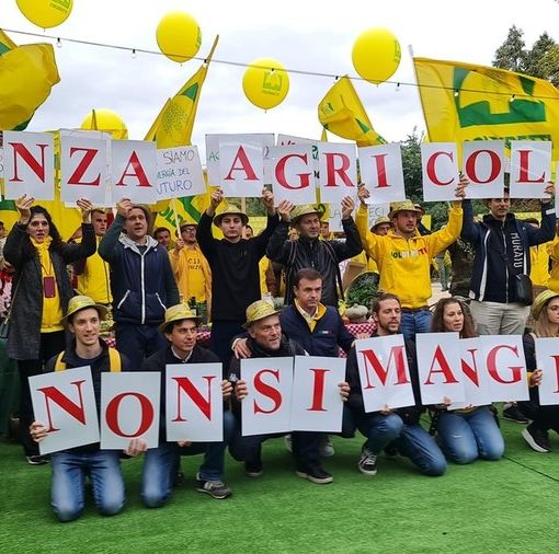 Coldiretti, in piazza a Milano centinaia di contadini