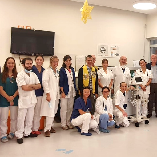 I Lions Club Pavia Host donano un monitor al reparto di oncoematologia del San Matteo