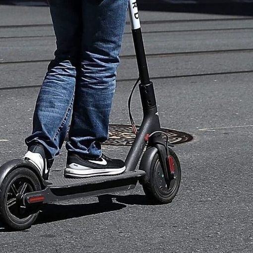 Abbiategrasso, dieci multe a monopattini senza casco