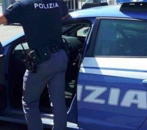 Novara, bimba di 2 anni rischia soffocamento: salvata dalla Polizia