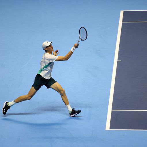 Sinner, un debutto da 'maestro': batte Tsitsipas ed esalta il Pala Alpitour