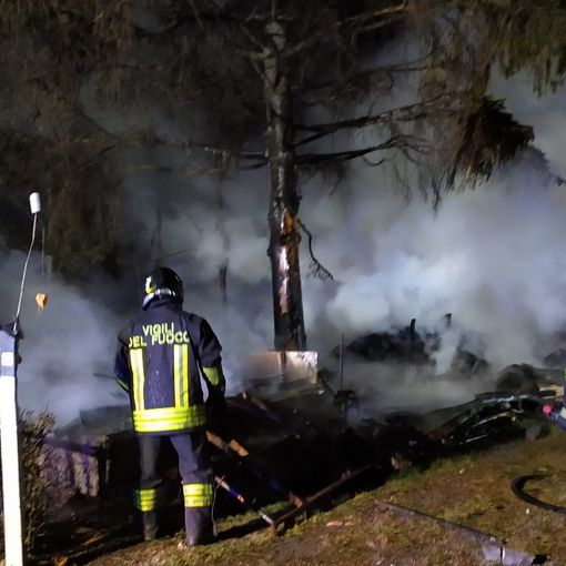 Silvano Pietra: auto in fiamme nella notte, coinvolta anche una legnaia