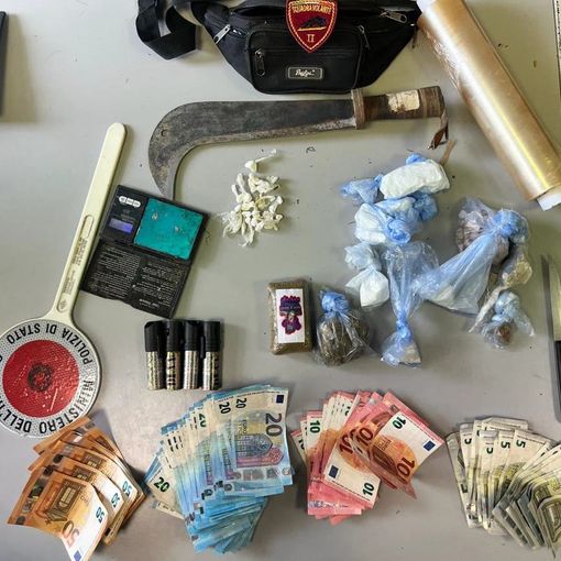 Pavia: sorpreso con mezzo chilo di droga cerca di fuggire spruzzando spray al peperoncino, ma viene arrestato