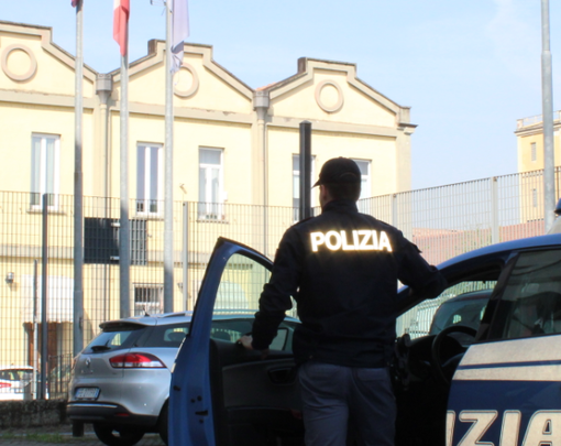 Acquistava auto di grossa cilindrata con documenti falsi: arrestato