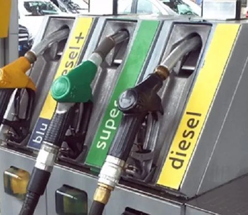 Una buona notizia: carburanti, i prezzi proseguono discesa