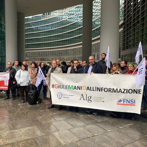 Grande partecipazione al presidio dei giornalisti che hanno chiesto il ripristino del servizio “real time” Areu 118