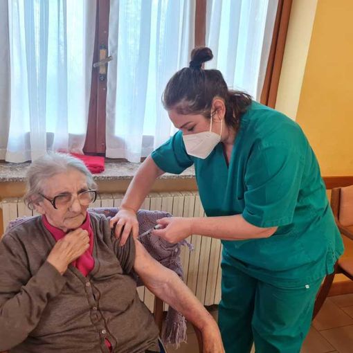 Rivanazzano Terme vaccinazione anti-Covid per operatori e ospiti delle due rsa di &quot;Sereni orizzonti”, tra questi nonna Epifania di 93 anni