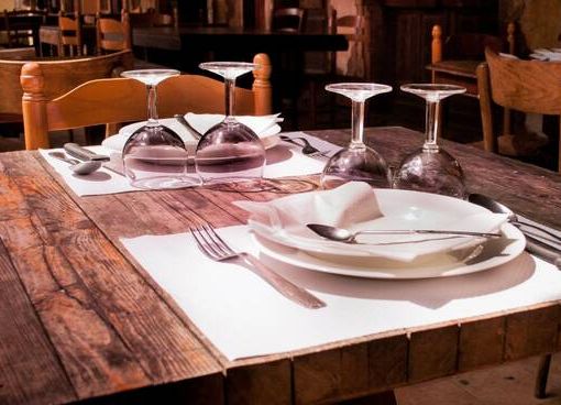 Puntualizzazioni del Ministero della Sanità: al ristorante si potrà mangiare solo in quattro
