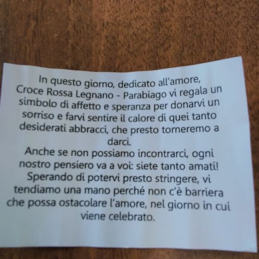 Fondazione Mantovani per la festa di san Valentino un cesto di letterine dai volontari della Croce Rossa Parabiago-Legnano per tutti i residenti