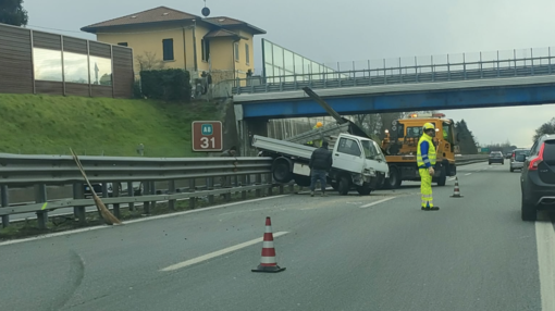 Incidente in Autolaghi, due chilometri di coda tra Castronno e Solbiate Arno