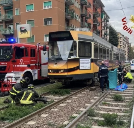 Milano, ragazzo di 14 anni in bici muore travolto da un tram