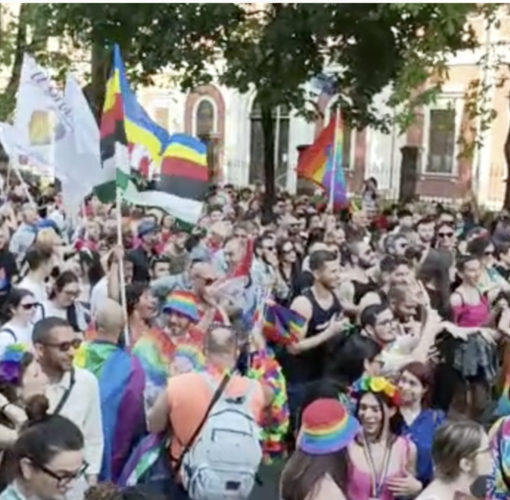 Al Pride di Novara duemila persone sfilano per il centro cittadino