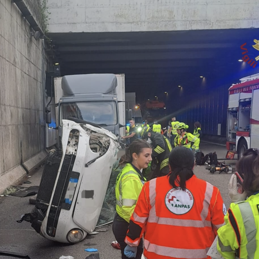 Incidente in tangenziale a Milano: due ragazzi le vittime, ipotesi sorpasso valutato male