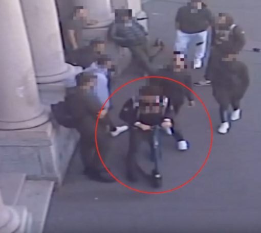 Gallarate: minorenne accerchiato, rapinato e picchiato dal branco davanti a scuola: arrestati quattro giovani