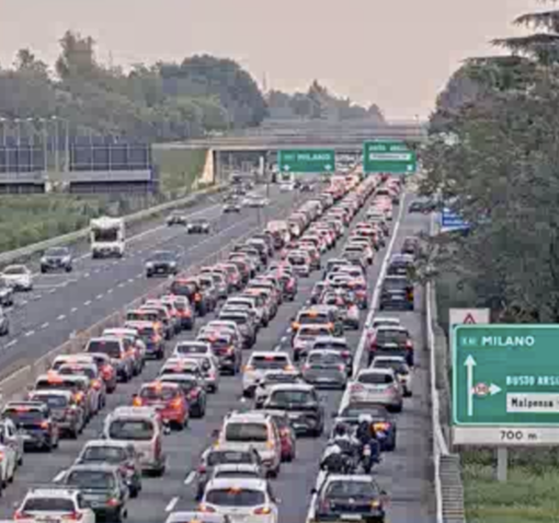 La coda per l'incidente ripresa dalla webcam di Autostrade