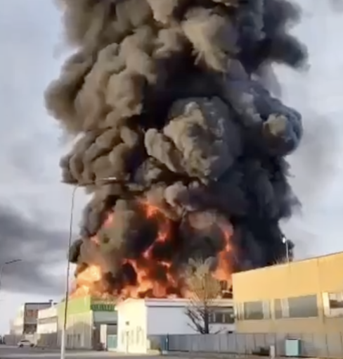 Incendio Novara: azienda vicina ha fornito schiumogeni speciali