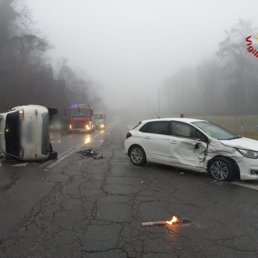 Scontro tra due auto all'uscita dell'autostrada A26