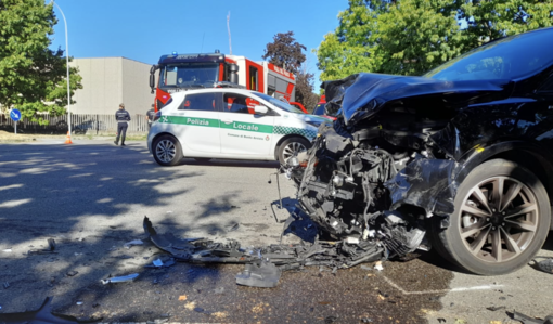 Le immagini delle auto dopo l'incidente (foto Stefano Tosi)
