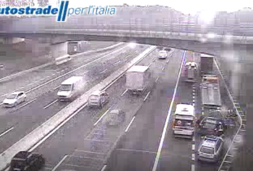 Incidente in Autolaghi: una donna soccorsa e code in direzione Milano