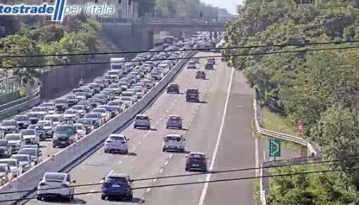 Le code in Autolaghi dopo l'incidenti (foto dalla webcam di Autostrade per l'Italia)