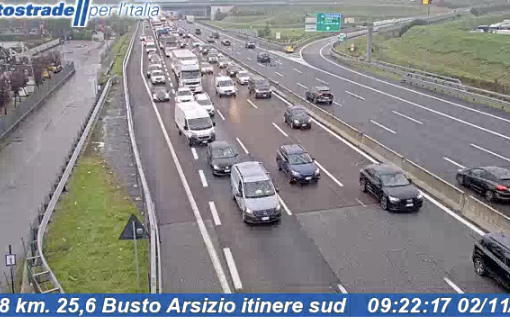Code in direzione Milano questa mattina in A8 (foto webcam Autostrade per l'Italia)