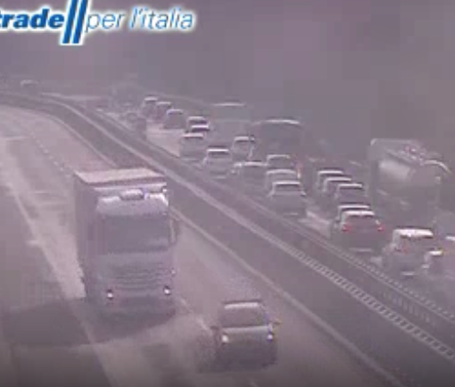 Le code dopo l'incidente viste dalle webcam di Autostrade per l'Italia