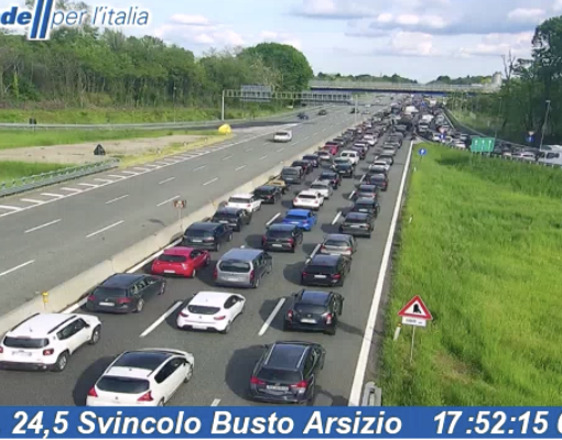 Incidente sull'Autolaghi in direzione Milano: almeno un ferito e quattro chilometri di coda