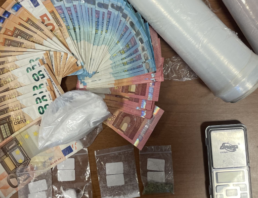 Pavia: aveva nascosto 60 grammi di cocaina e 1.600 euro in contanti all'interno della lavatrice , arrestato un 47enne