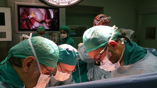 Trapianto da record: saronnese di 82 anni dona un rene salvando il figlio